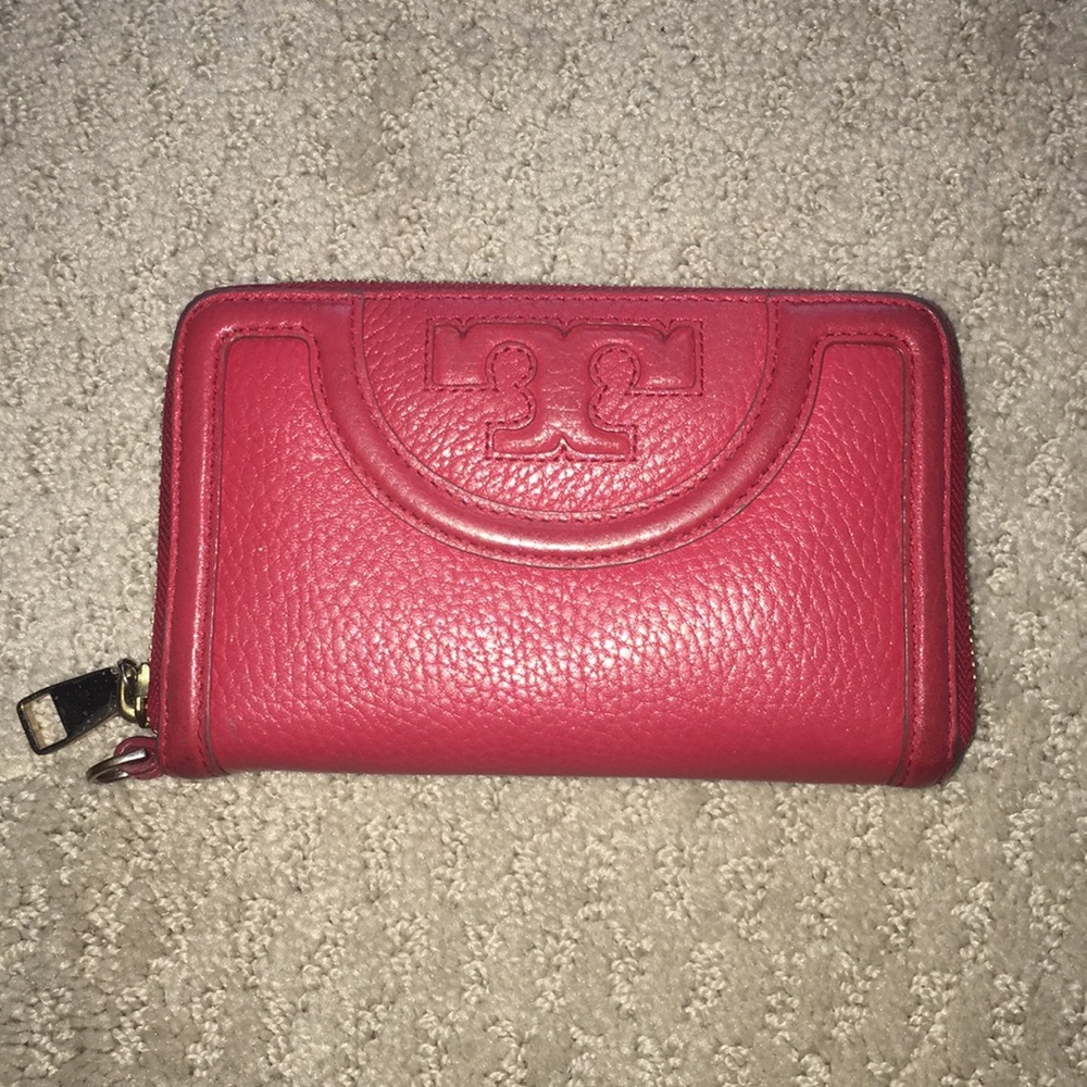 Tory Burch serif T zip wallet